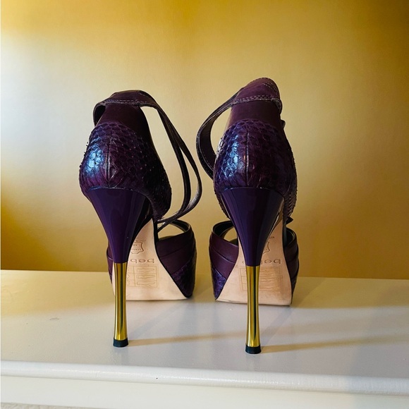 Bebe Purple platform 6” gold tip heels. - Picture 4 of 7